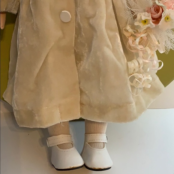 Seymour Mann Connoisseur Collectible Doll - Picture 4 of 8